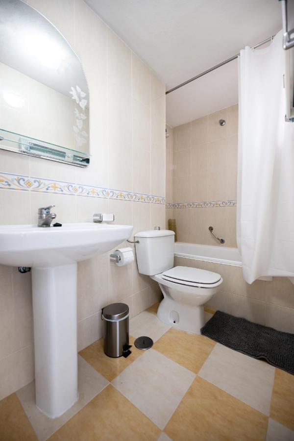 Spacious 2-Bedroom Apartment With Free Parking Sitio de Calahonda Dış mekan fotoğraf
